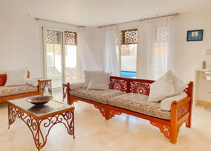 Nayah Stays, El Gouna Private Pool 5 Ensuite 5min 12 Guests Tatil Evi *